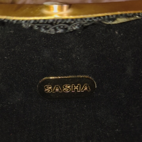 Radiant Gold Evening Clutch - Picture 2 of 5